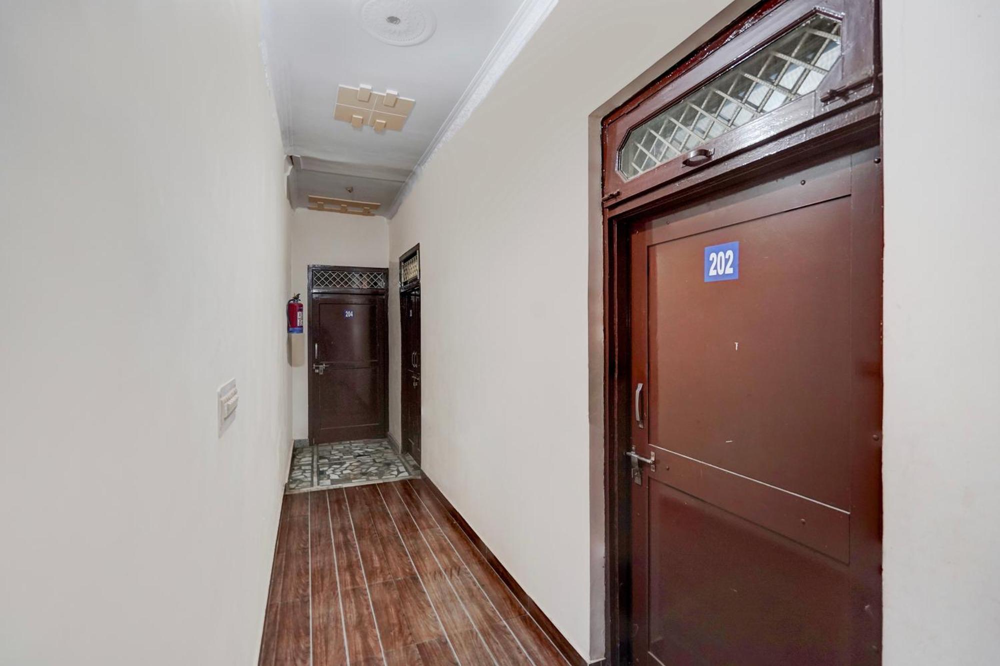 Oyo Hotel Maharaja Palace Meerut Bagian luar foto
